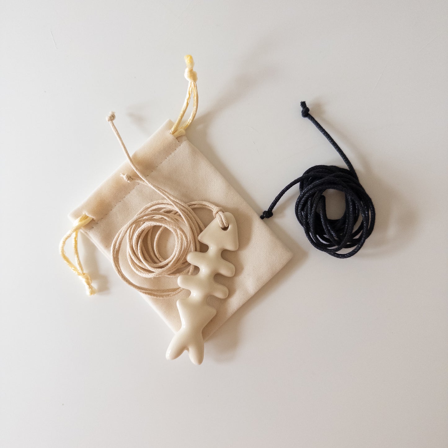 Керамічний підвіс Скелетик