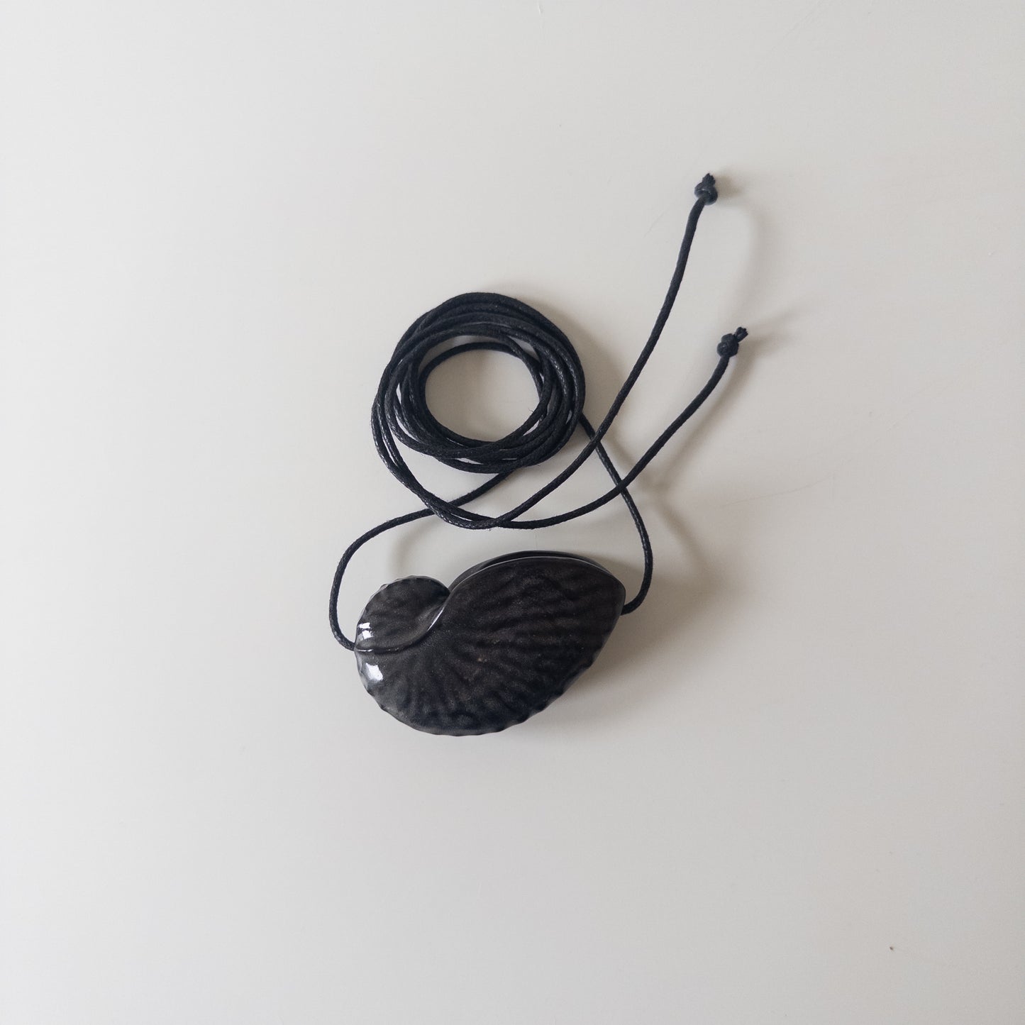 Octopus shell (black)