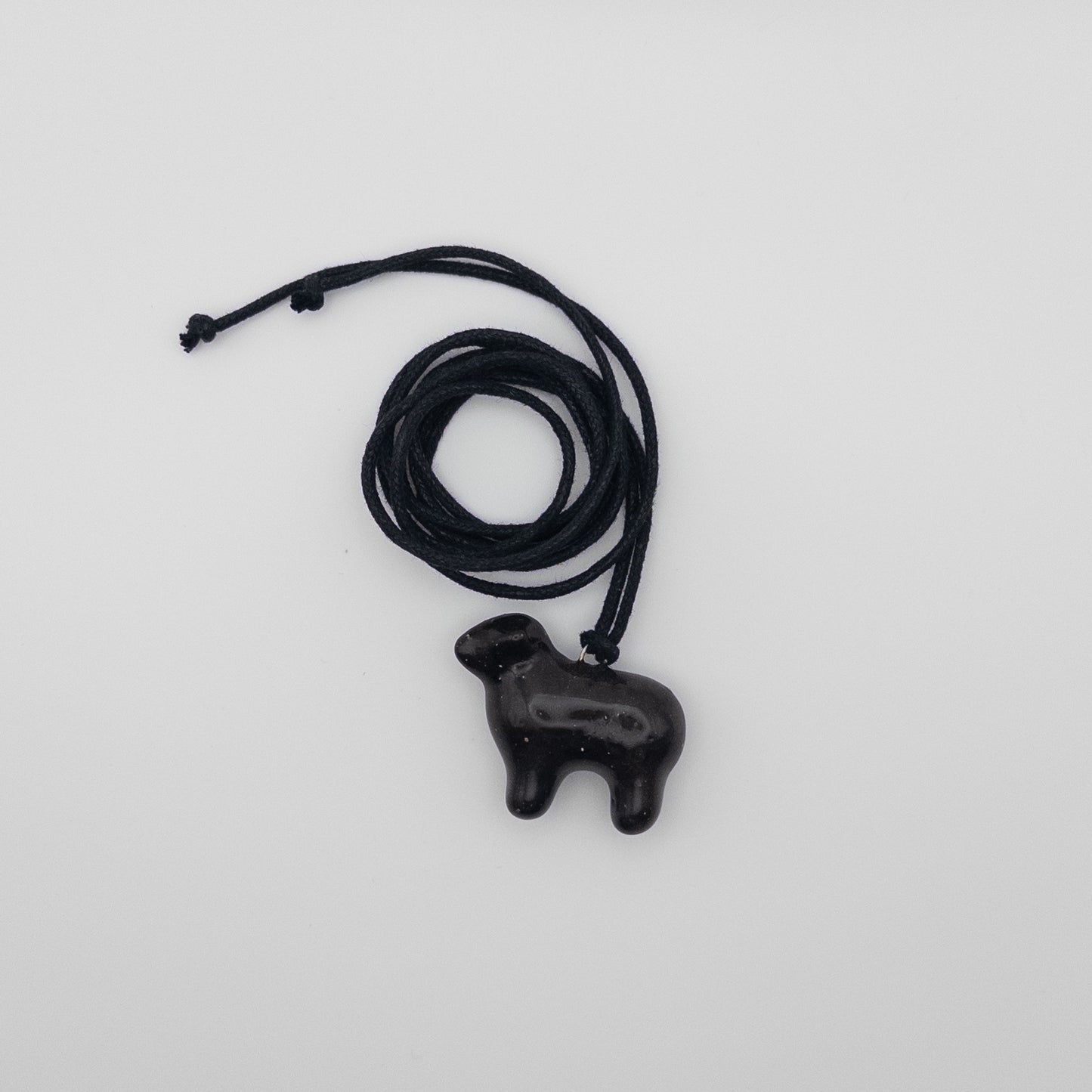 Керамічний підвіс Овечка чорна