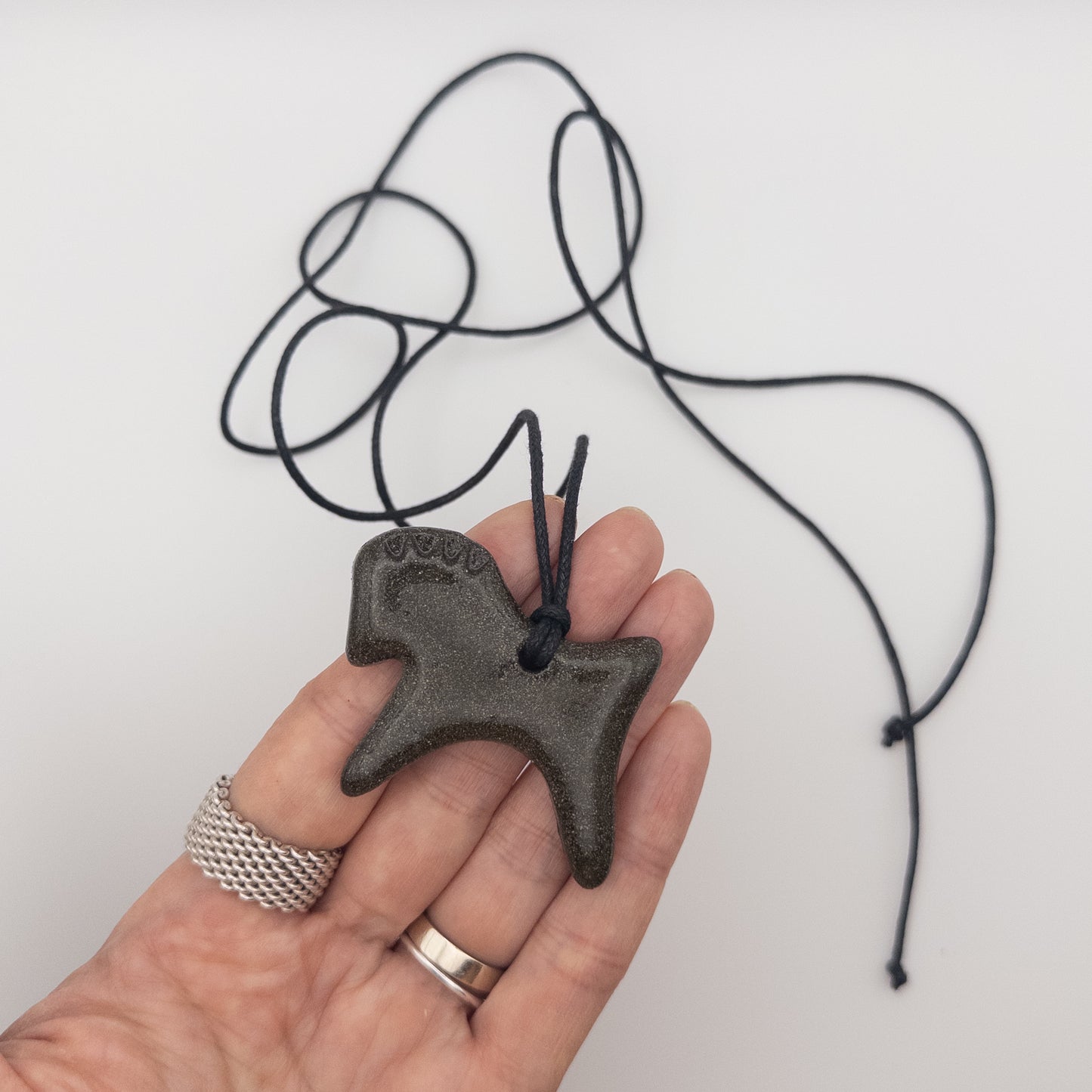 Керамічний підвіс Коник