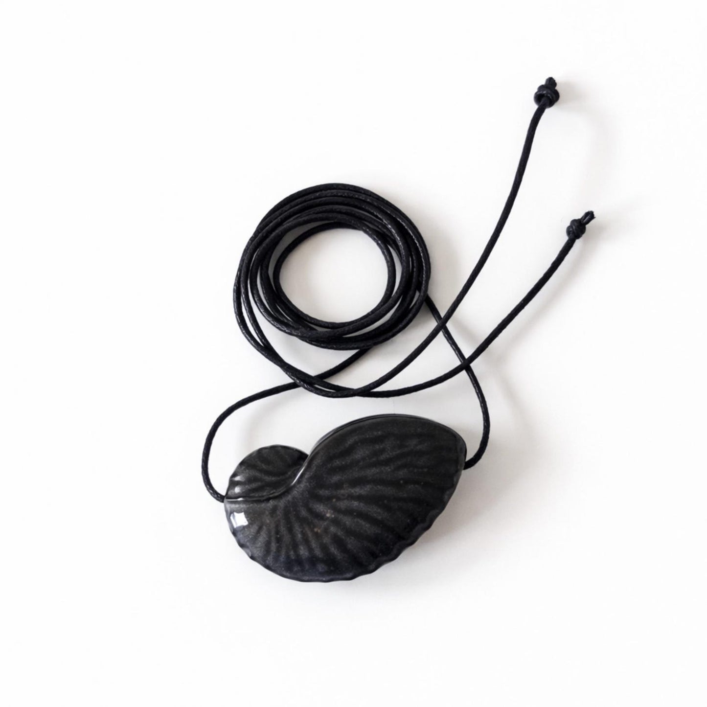 Octopus shell (black)